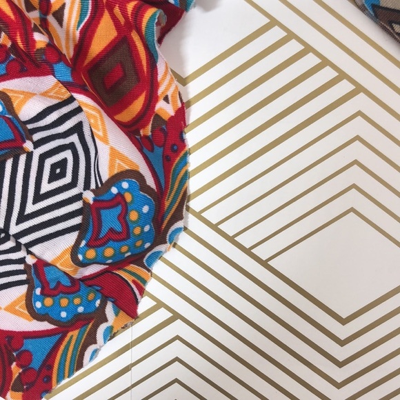 California woman pant colorful beach - Picture 9 of 10